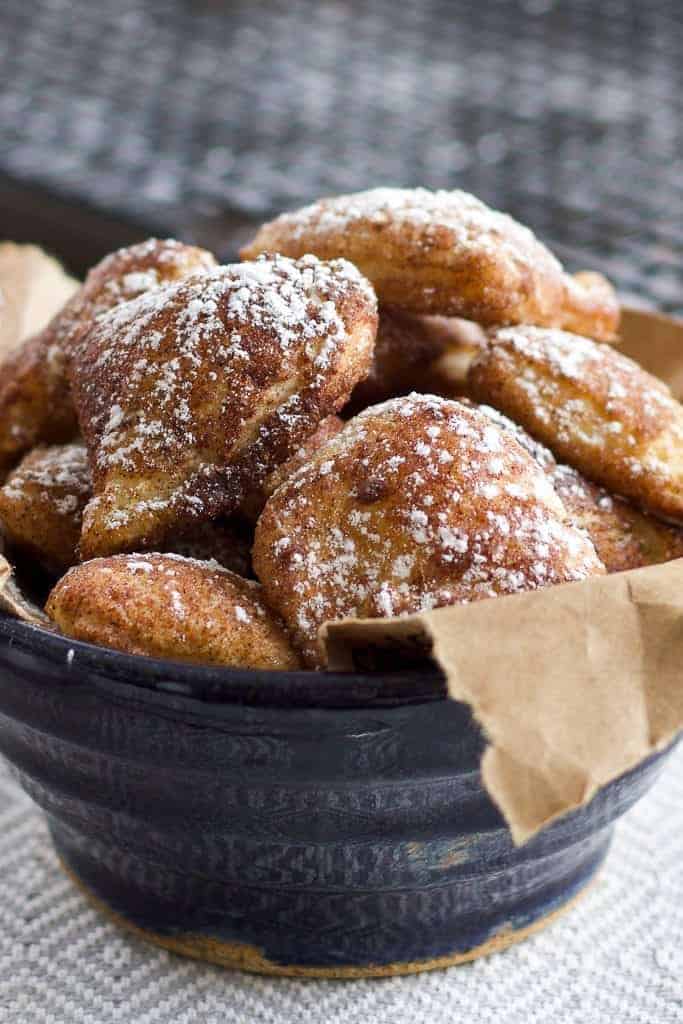 air fryer donuts with powdered sugar